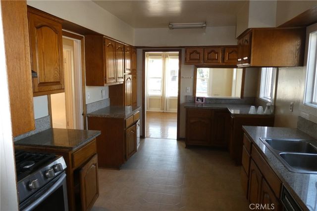 7040 Arlington, Los Angeles, CA 90043