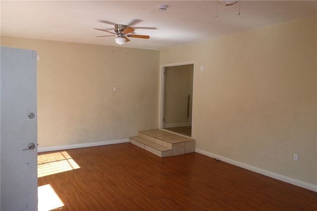 7040 Arlington, Los Angeles, CA 90043