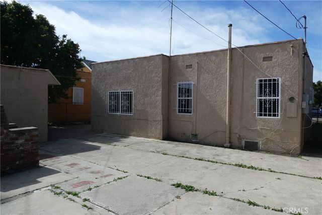 7040 Arlington, Los Angeles, CA 90043