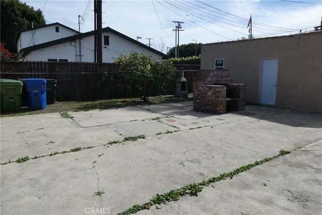 7040 Arlington, Los Angeles, CA 90043