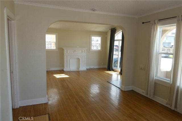 7040 Arlington, Los Angeles, CA 90043