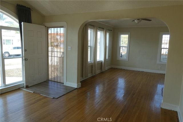 7040 Arlington, Los Angeles, CA 90043