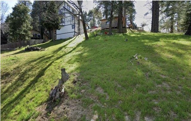 586 Boaz Dr, Crestline, CA 92325