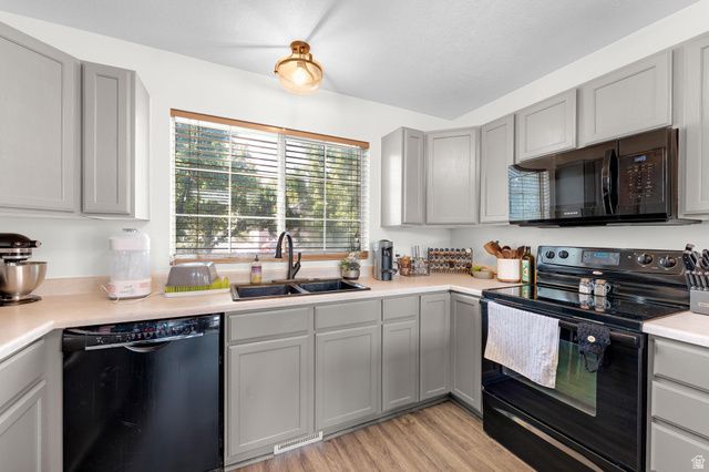 8678 W TITANIUM DR, Magna, UT 84044