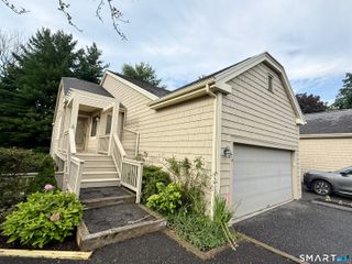 12 Boulevard Drive 32-175, Danbury, CT 06470
