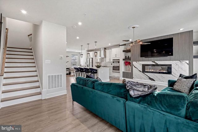 10878 FOXTROT CIR, Upper Marlboro, MD 20772