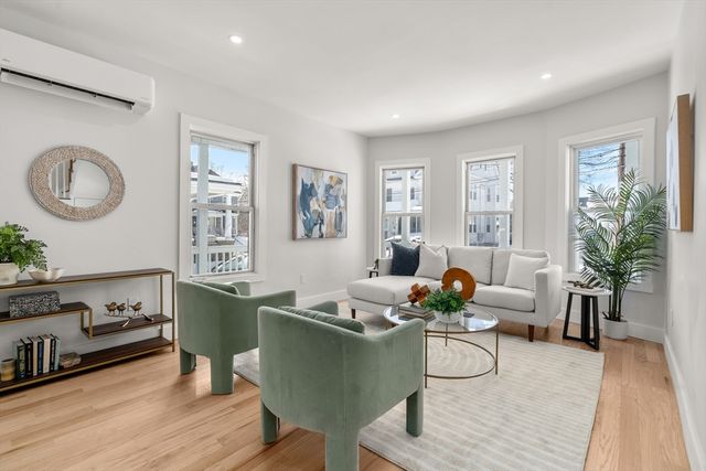 20 Townsedn St, Waltham, MA 02453