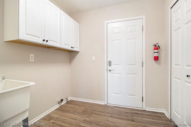 136 Shore Brook Lane, Commerce Twp, MI 48390