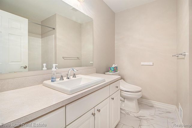 136 Shore Brook Lane, Commerce Twp, MI 48390