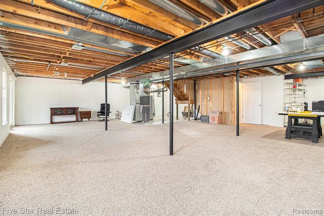 136 Shore Brook Lane, Commerce Twp, MI 48390