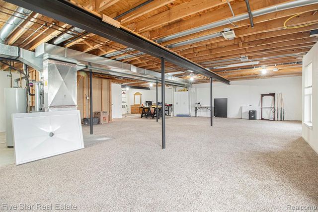 136 Shore Brook Lane, Commerce Twp, MI 48390