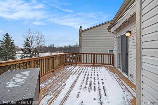 136 Shore Brook Lane, Commerce Twp, MI 48390