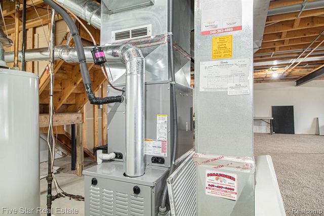 136 Shore Brook Lane, Commerce Twp, MI 48390