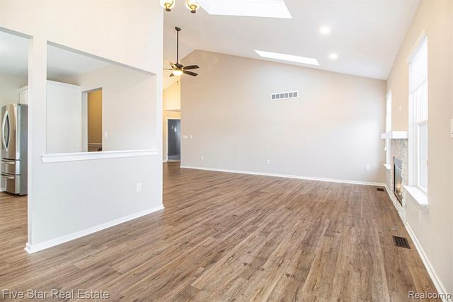 136 Shore Brook Lane, Commerce Twp, MI 48390