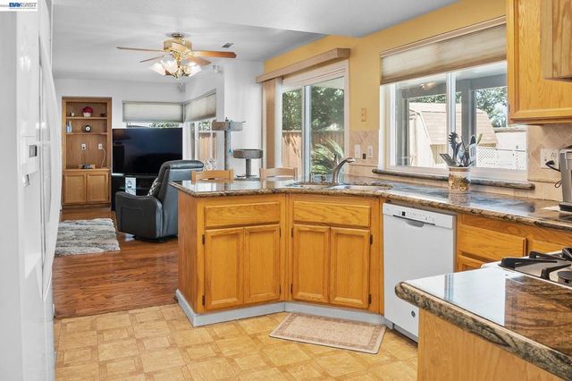 1110 Plymouth Dr, Tracy, CA 95376