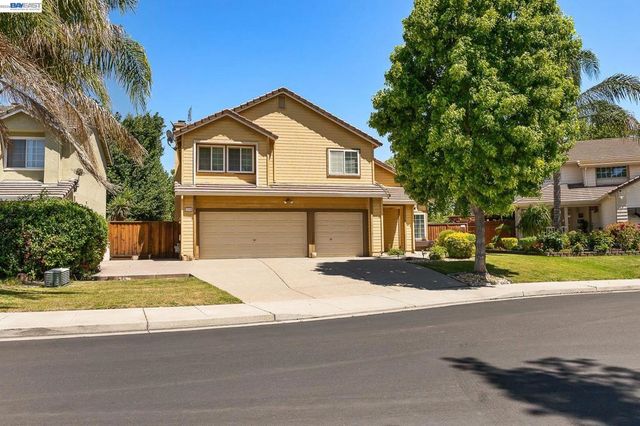 1110 Plymouth Dr, Tracy, CA 95376