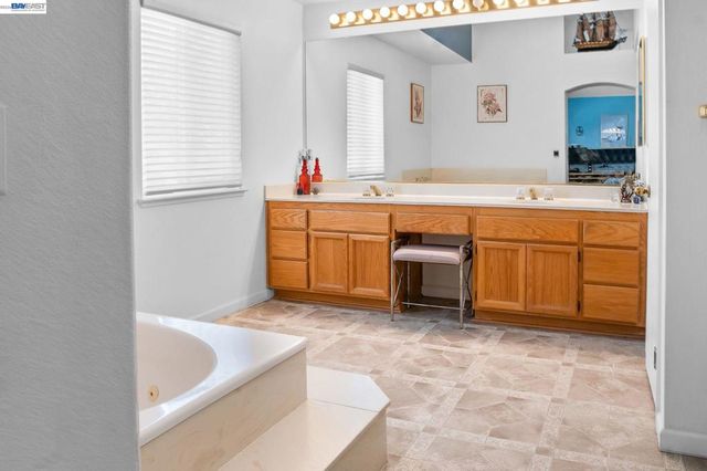 1110 Plymouth Dr, Tracy, CA 95376