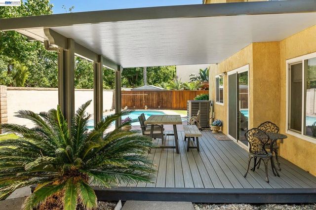 1110 Plymouth Dr, Tracy, CA 95376