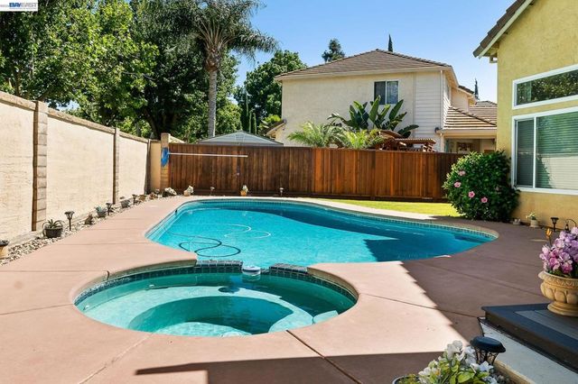 1110 Plymouth Dr, Tracy, CA 95376
