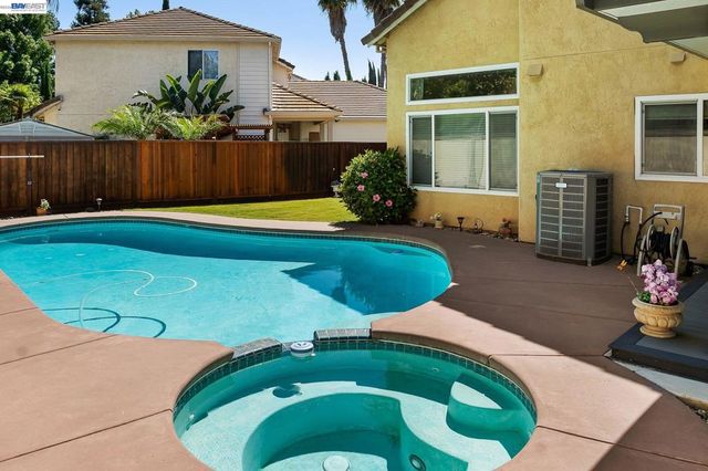1110 Plymouth Dr, Tracy, CA 95376