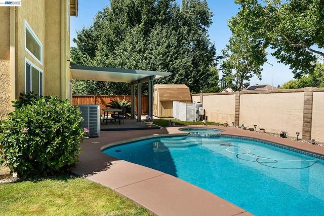 1110 Plymouth Dr, Tracy, CA 95376
