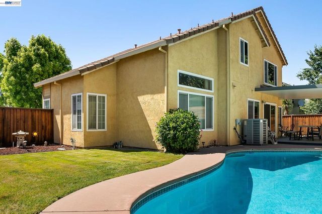 1110 Plymouth Dr, Tracy, CA 95376