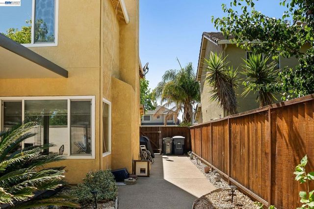 1110 Plymouth Dr, Tracy, CA 95376