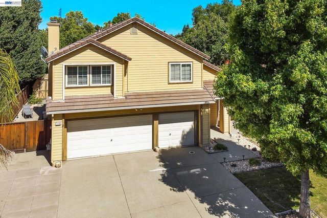 1110 Plymouth Dr, Tracy, CA 95376