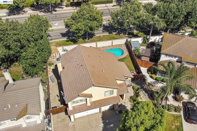 1110 Plymouth Dr, Tracy, CA 95376