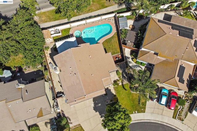 1110 Plymouth Dr, Tracy, CA 95376