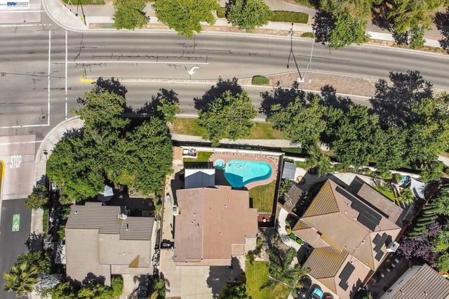 1110 Plymouth Dr, Tracy, CA 95376