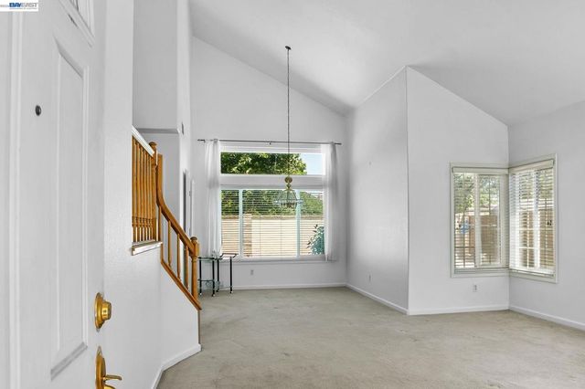 1110 Plymouth Dr, Tracy, CA 95376