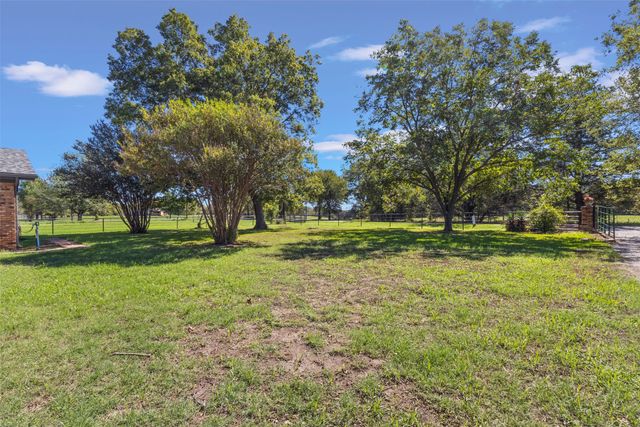 9591 Dripping Springs Road, Denison, TX 75021
