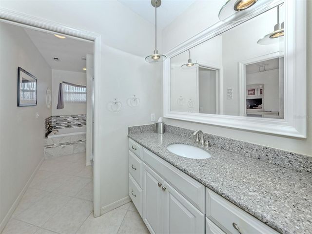 575 CLUBSIDE CIRCLE 35, Venice, FL 34293