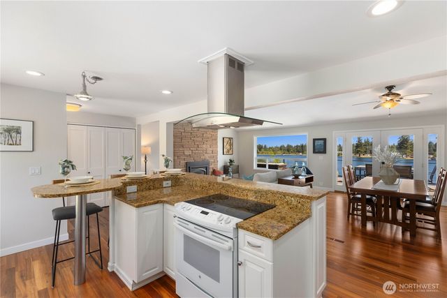 2527 211th Avenue E, Lake Tapps, WA 98391