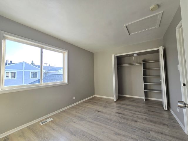 319 Meadow Green Lane, Round Lake Beach, IL 60073