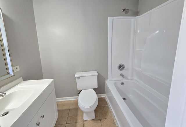 319 Meadow Green Lane, Round Lake Beach, IL 60073