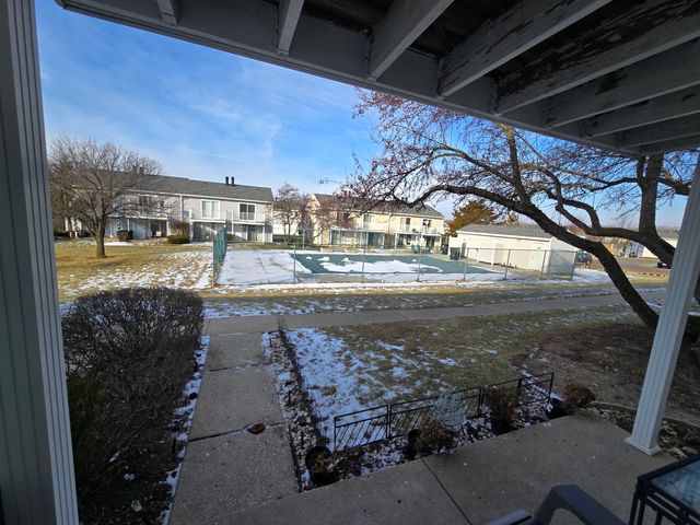 319 Meadow Green Lane, Round Lake Beach, IL 60073