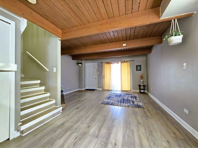 319 Meadow Green Lane, Round Lake Beach, IL 60073