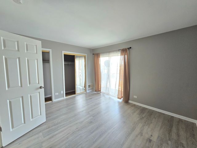 319 Meadow Green Lane, Round Lake Beach, IL 60073