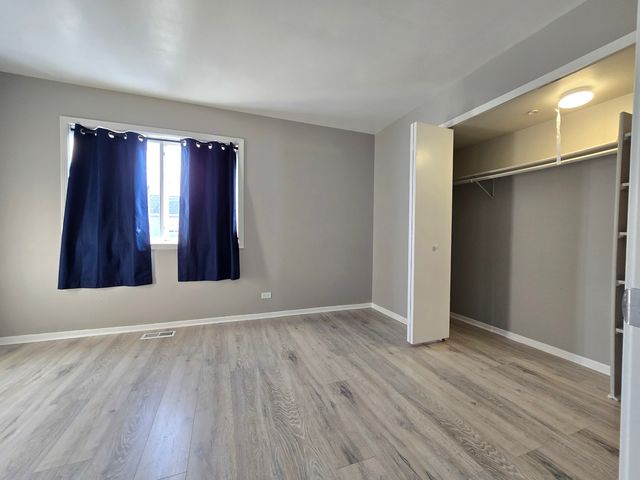 319 Meadow Green Lane, Round Lake Beach, IL 60073