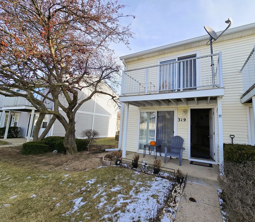 319 Meadow Green Lane, Round Lake Beach, IL 60073