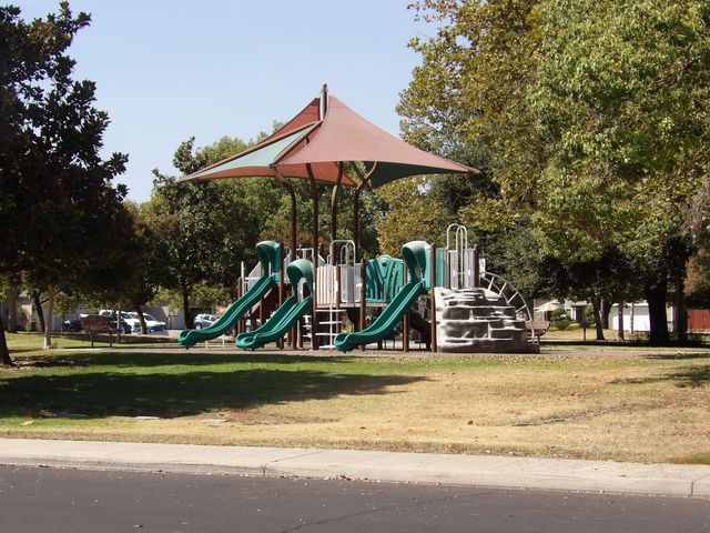 2837 Beverly Avenue, Clovis, CA 93611