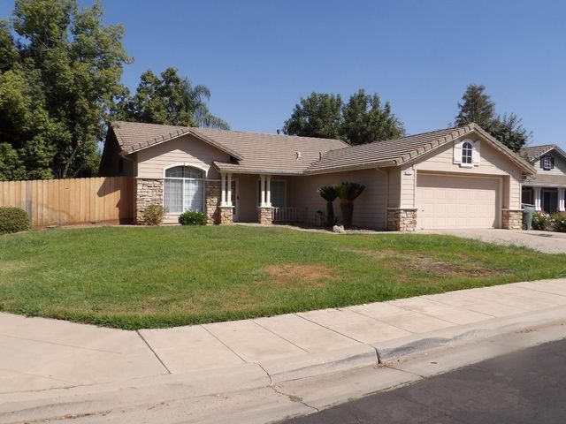2837 Beverly Avenue, Clovis, CA 93611