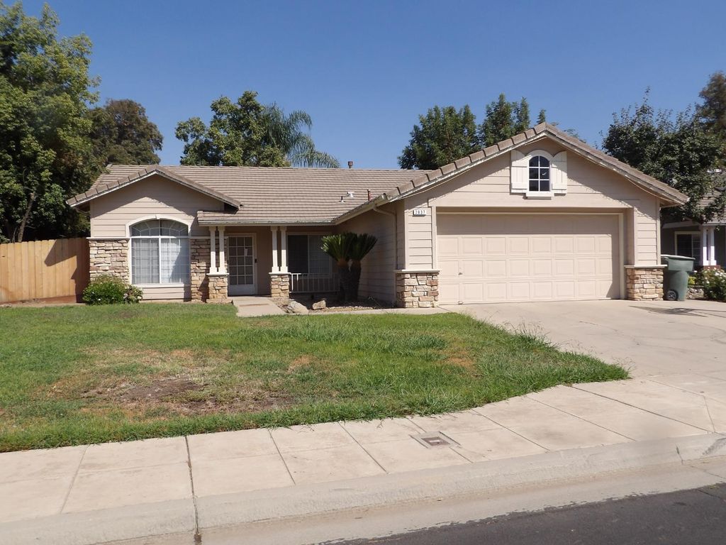 2837 Beverly Avenue, Clovis, CA 93611