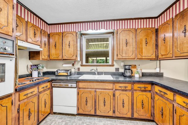 4251 Moss Hill Dr, Nunnelly, TN 37137