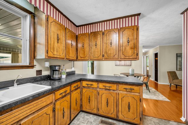 4251 Moss Hill Dr, Nunnelly, TN 37137
