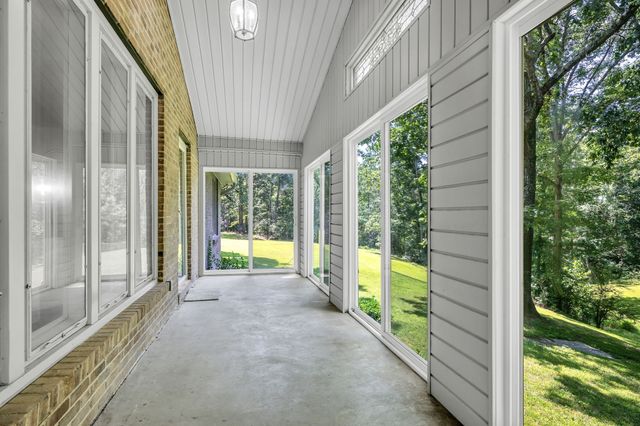 4251 Moss Hill Dr, Nunnelly, TN 37137