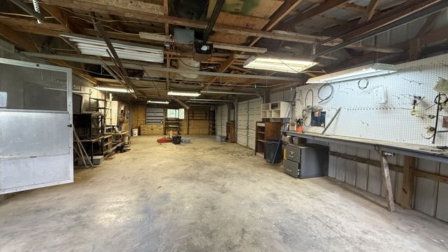 4251 Moss Hill Dr, Nunnelly, TN 37137