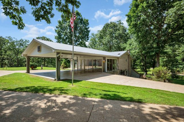 4251 Moss Hill Dr, Nunnelly, TN 37137